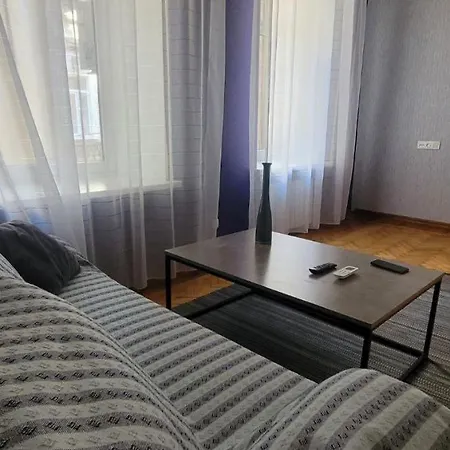Flat In The Center *