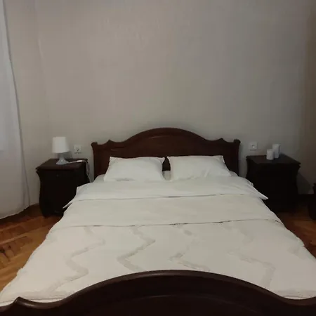 Flat In The Center *