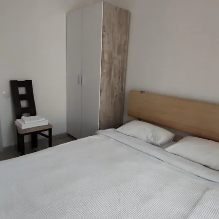 Flat In The Center *