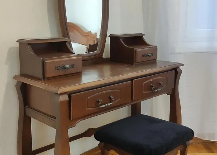 Flat In The Center *