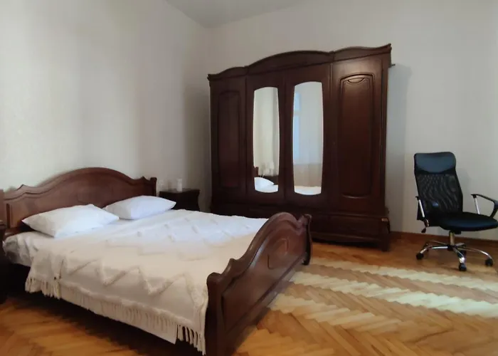 Flat In The Center * Odessa