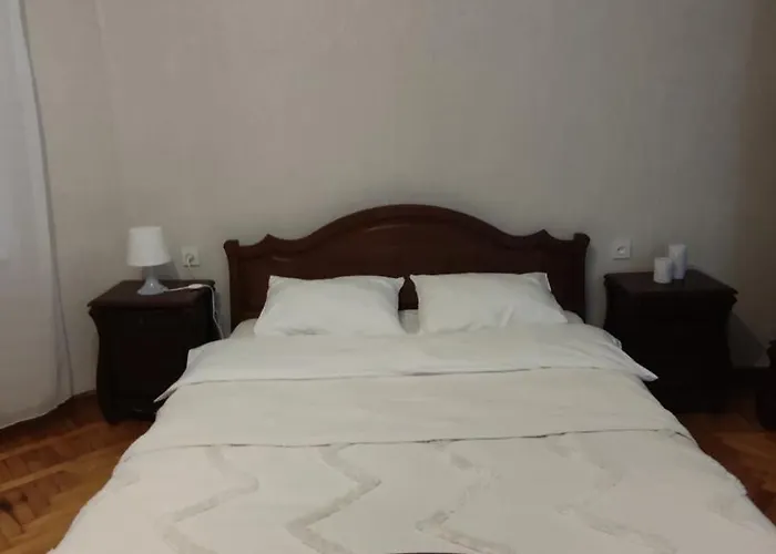 Flat In The Center *